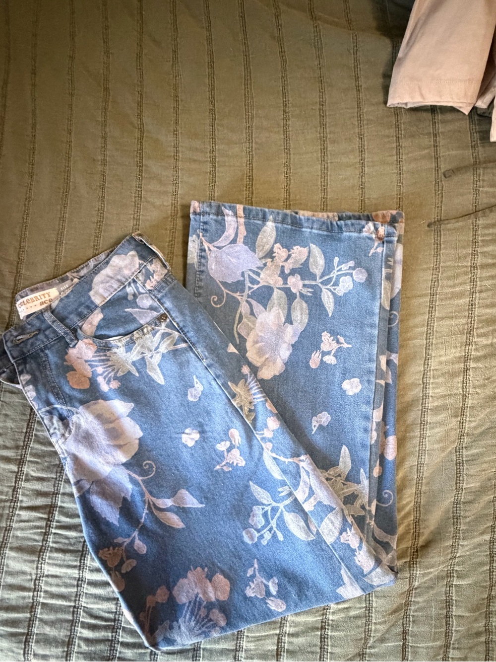 Celebrity Pink Blue Floral Wide-Leg Jeans